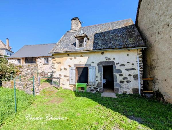 Ensemble de deux maisons dans un cadre verdoyant