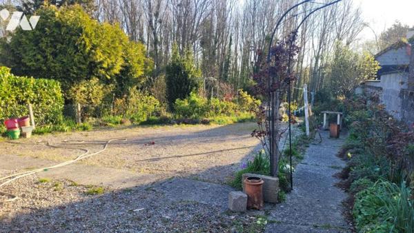 Sur VILLENEUVE EN PERSEIGNE, maison en pierres de 120m² habitable