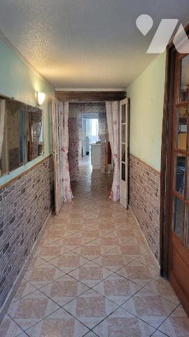 Sur VILLENEUVE EN PERSEIGNE, maison en pierres de 120m² habitable