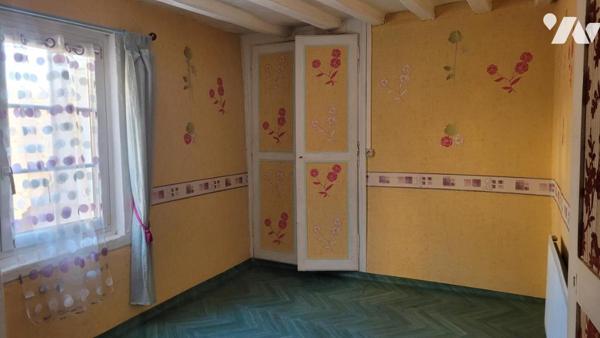 Sur VILLENEUVE EN PERSEIGNE, maison en pierres de 120m² habitable