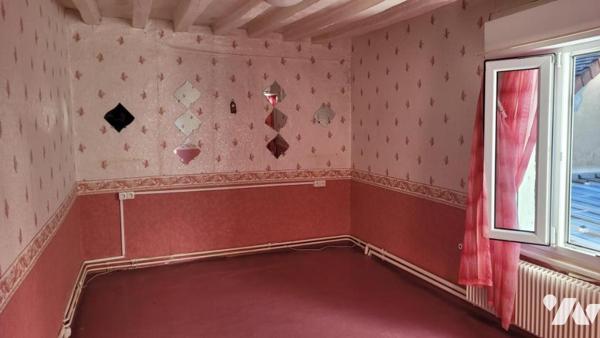 Sur VILLENEUVE EN PERSEIGNE, maison en pierres de 120m² habitable