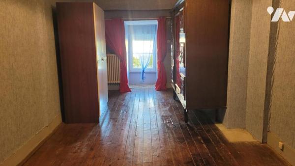 Sur VILLENEUVE EN PERSEIGNE, maison en pierres de 120m² habitable