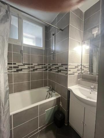 Location                                                      Appartement
                        
                     4 pièces                      67 m2                     à Nevers