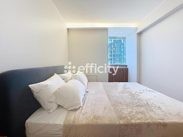 Appartement
         4 pièces
        - 98 m² Bien prestige 1 200 000 € *