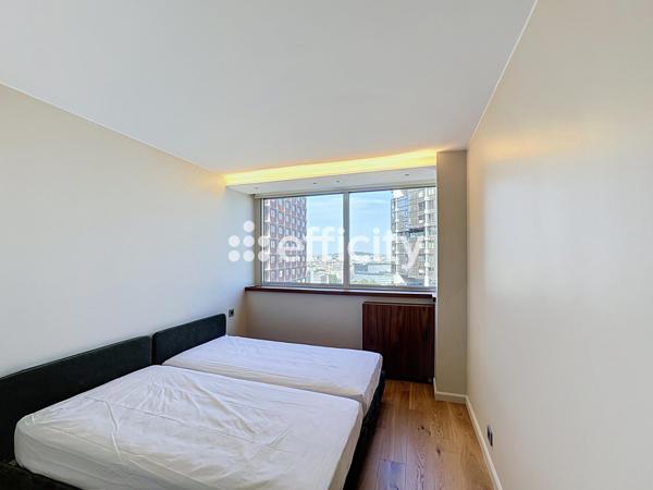 Appartement
         4 pièces
        - 98 m² Bien prestige 1 200 000 € *