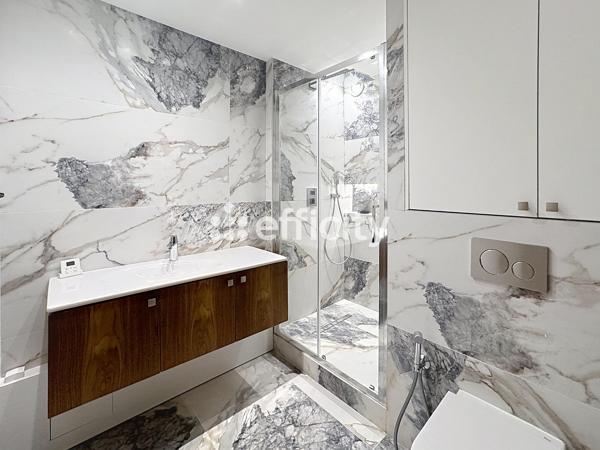 Appartement
         4 pièces
        - 98 m² Bien prestige 1 200 000 € *