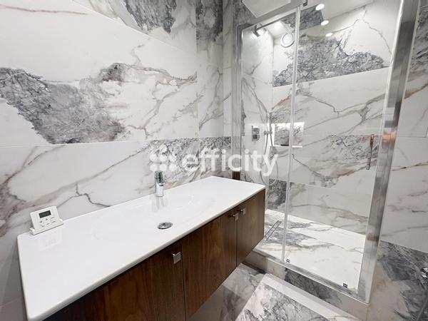 Appartement
         4 pièces
        - 98 m² Bien prestige 1 200 000 € *