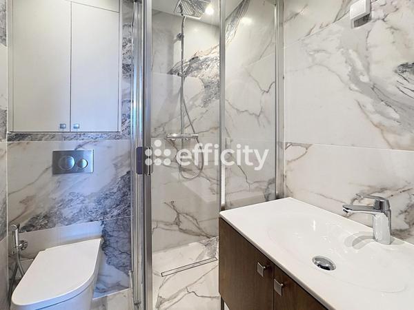 Appartement
         4 pièces
        - 98 m² Bien prestige 1 200 000 € *
