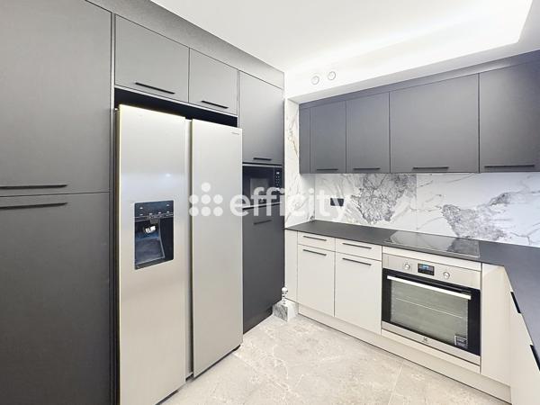 Appartement
         4 pièces
        - 98 m² Bien prestige 1 200 000 € *