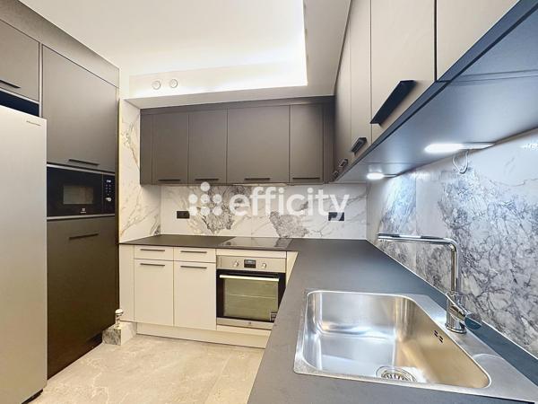 Appartement
         4 pièces
        - 98 m² Bien prestige 1 200 000 € *