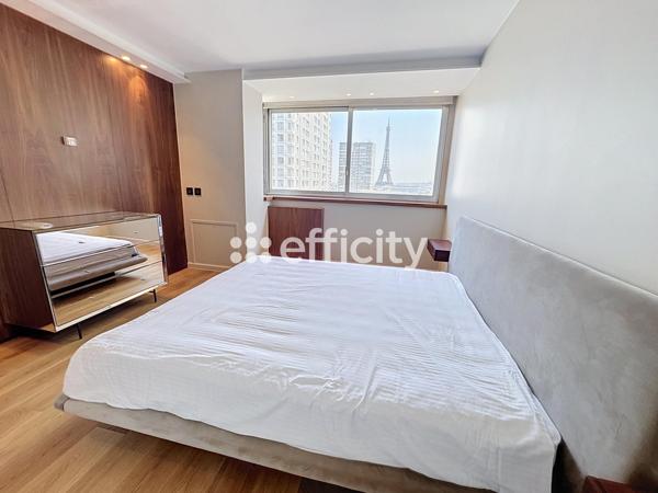 Appartement
         4 pièces
        - 98 m² Bien prestige 1 200 000 € *