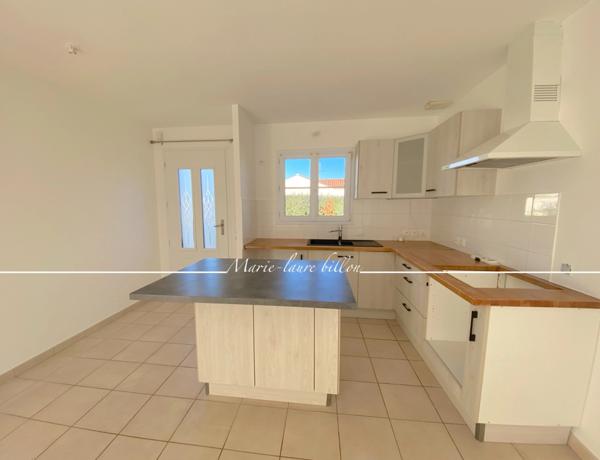 Maison à vendre 3 pièces LE FENOUILLER (85) avec garage, du stationnement, jardin clos, parcelle de 350 m2.