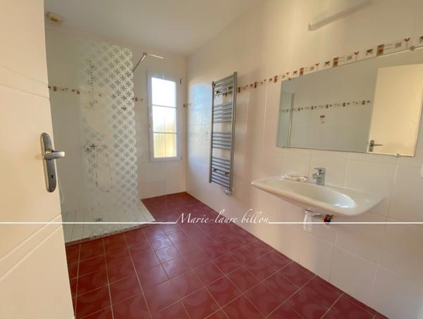 Maison à vendre 3 pièces LE FENOUILLER (85) avec garage, du stationnement, jardin clos, parcelle de 350 m2.