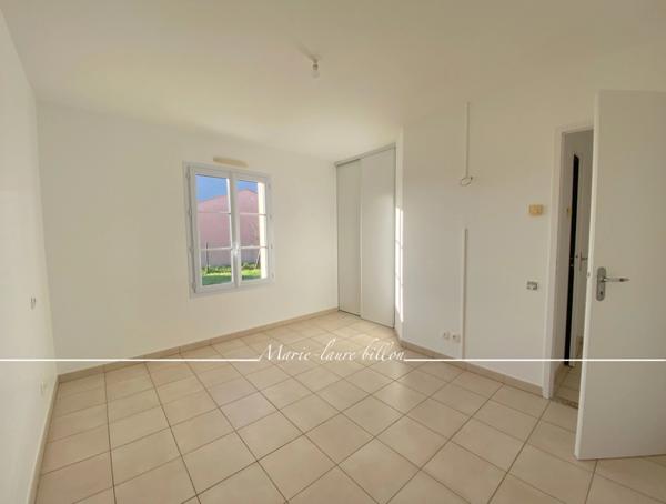 Maison à vendre 3 pièces LE FENOUILLER (85) avec garage, du stationnement, jardin clos, parcelle de 350 m2.