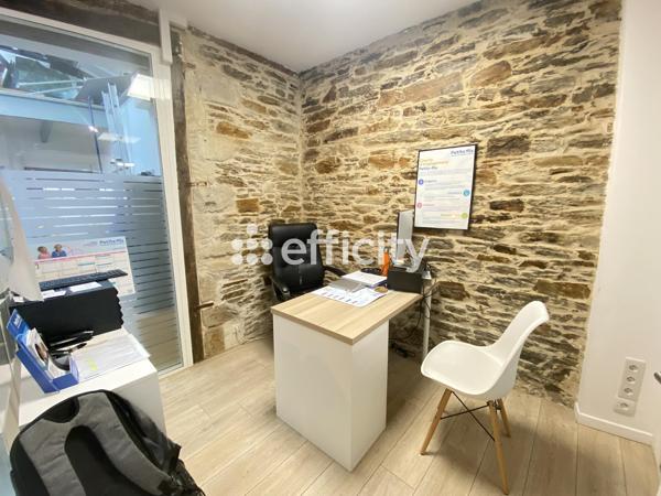 Local Commercial
         3 pièces
        - 52 m² Exclusivité 187 000 € *