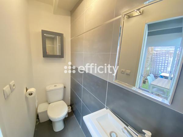 Local Commercial
         3 pièces
        - 52 m² Exclusivité 187 000 € *