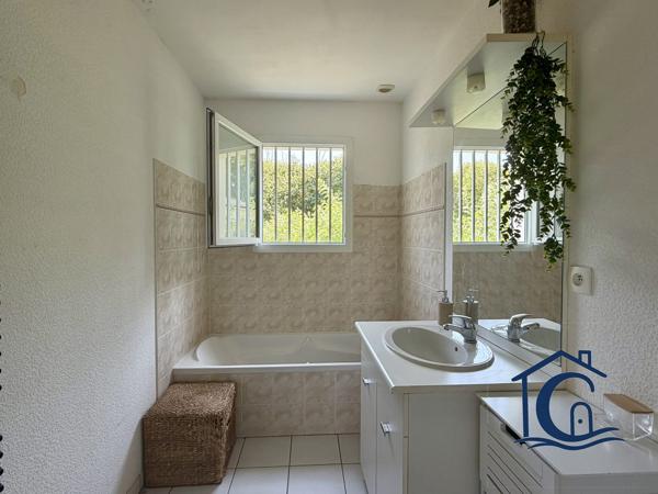 Maison de plain-pied – 3 chambres – Garage – Environnement calme