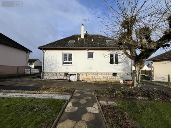 Maison à vendre à Connerré dans la Sarthe (72160), ref : 72033-402