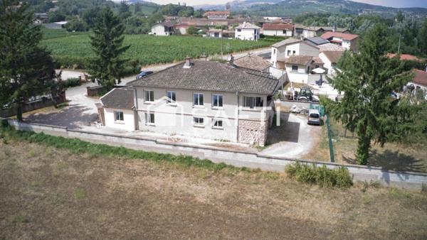 Ensemble immobilier 272 m² À Prissé