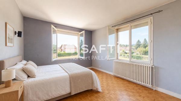 Ensemble immobilier 272 m² À Prissé