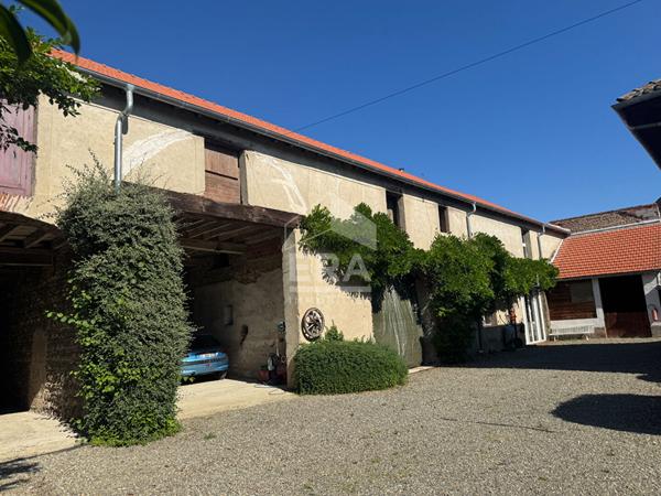 À vendre - Bien d'exception en plein coeur de Vic-en-Bigorre