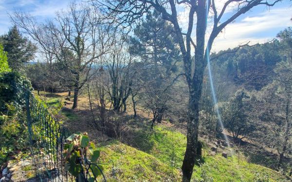 Maison à vendre    4 pièces • 105 m2 Montréal