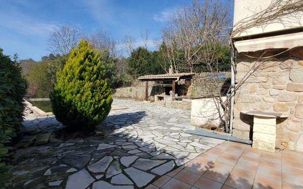 Maison à vendre    4 pièces • 105 m2 Montréal