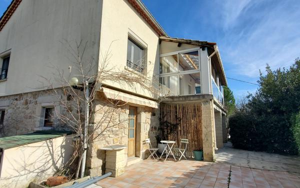 Maison à vendre    4 pièces • 105 m2 Montréal