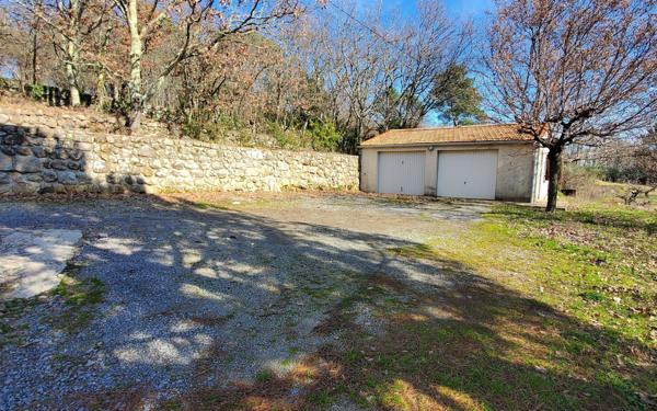 Maison à vendre    4 pièces • 105 m2 Montréal