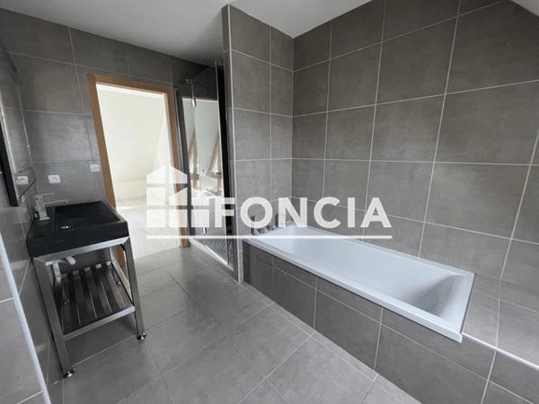 Location Maison 7 pièces 210.42 m² - 35 RUE DES CEDRES Spay 72700