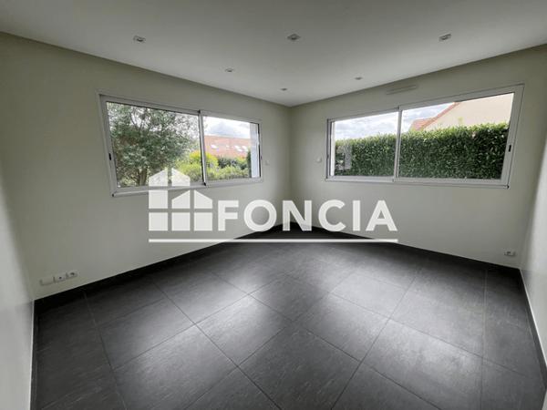 Location Maison 7 pièces 210.42 m² - 35 RUE DES CEDRES Spay 72700