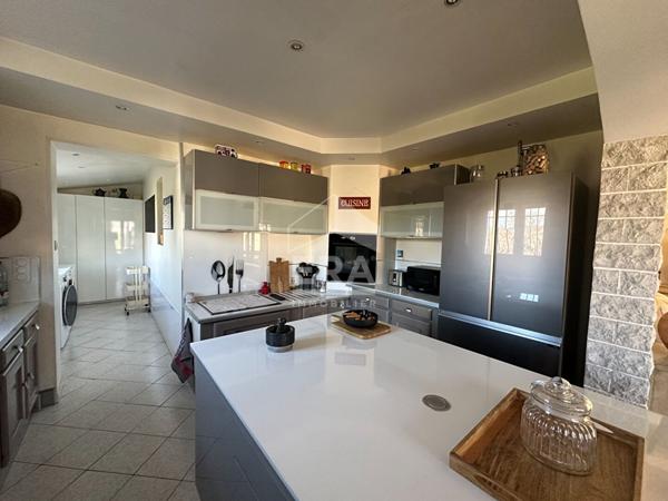 A VENDRE 83860 NANS LES PINS MAISON PLAIN PIED 167M² SUR 711 M² DE JARDIN CARPOT GARAGE STUDIO INDEPENDANT PISCINE ET CUISINE DETE