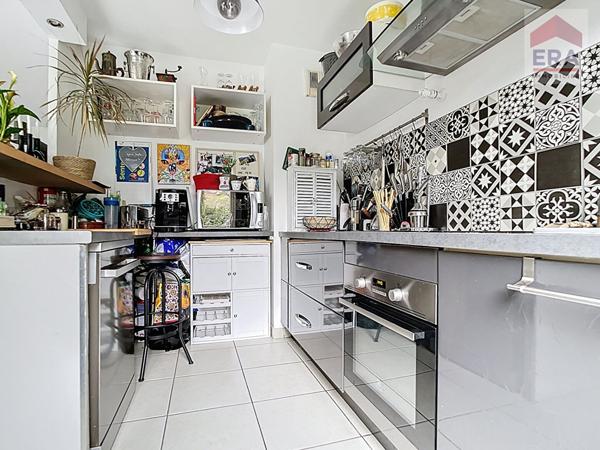 MARSEILLE 14EME - APPARTEMENT T4 - VOLUMES, CALME, LUMINOSITE & PISCINE - QUARTIER SAINTE MARTHE