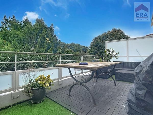 MARSEILLE 14EME - APPARTEMENT T4 - VOLUMES, CALME, LUMINOSITE & PISCINE - QUARTIER SAINTE MARTHE