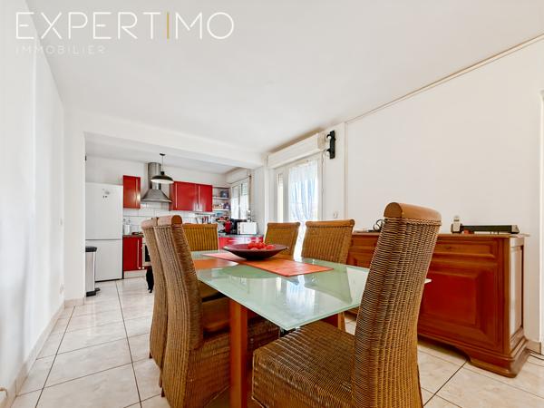 Palavas-les-Flots (34250) Palavas les Flots rive droite, villa T6 d'environ 130 m2 sur un terrain de 302 m2. Garage, Piscine