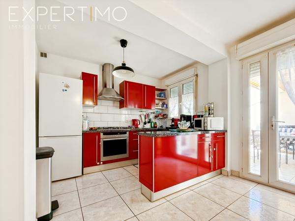 Palavas-les-Flots (34250) Palavas les Flots rive droite, villa T6 d'environ 130 m2 sur un terrain de 302 m2. Garage, Piscine