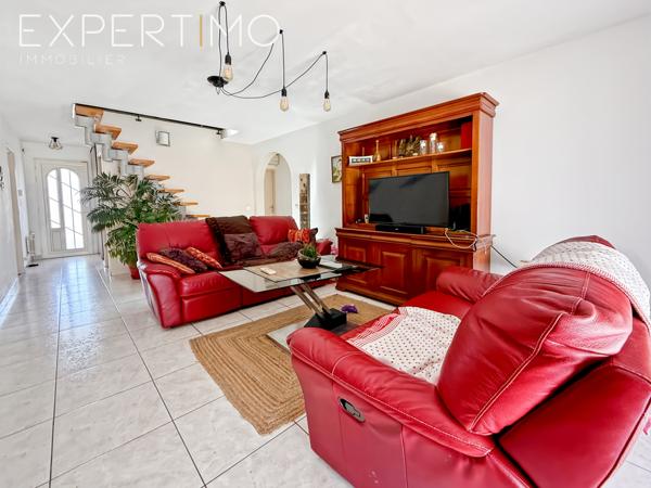 Palavas-les-Flots (34250) Palavas les Flots rive droite, villa T6 d'environ 130 m2 sur un terrain de 302 m2. Garage, Piscine