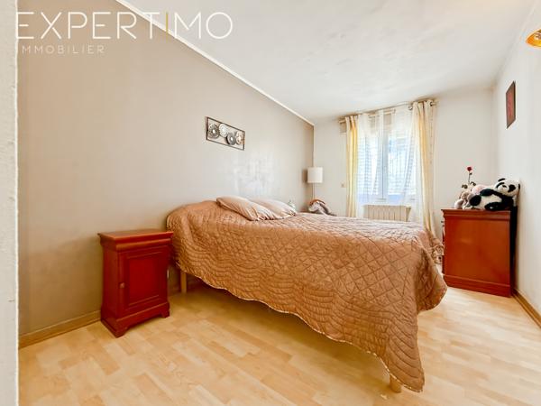 Palavas-les-Flots (34250) Palavas les Flots rive droite, villa T6 d'environ 130 m2 sur un terrain de 302 m2. Garage, Piscine