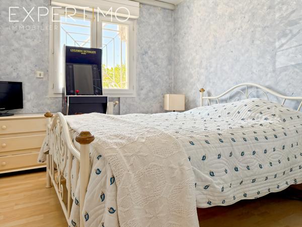 Palavas-les-Flots (34250) Palavas les Flots rive droite, villa T6 d'environ 130 m2 sur un terrain de 302 m2. Garage, Piscine