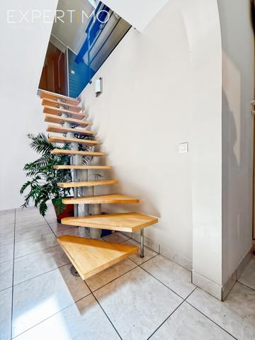 Palavas-les-Flots (34250) Palavas les Flots rive droite, villa T6 d'environ 130 m2 sur un terrain de 302 m2. Garage, Piscine