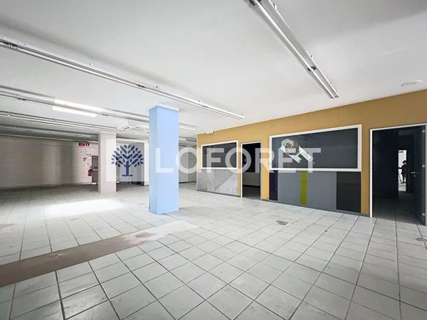 Location local commercial près de THOUARS - 400 m² - 2 351 €/mois