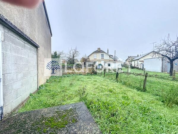 Location local commercial près de THOUARS - 400 m² - 2 351 €/mois