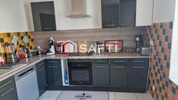 MAISON AVEC ACCES A LA RIVIERE