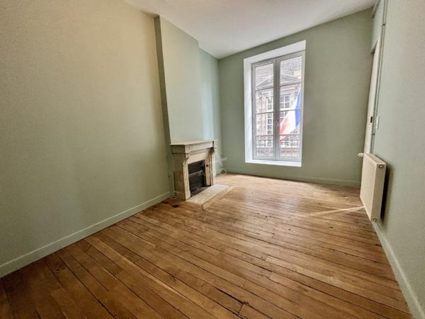 T4 de 96 m² rénové à Louer- Au cœur du centre historique