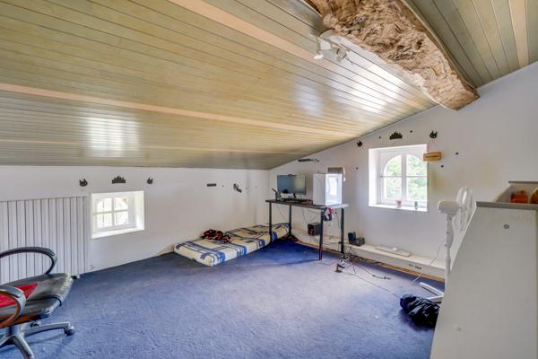 Saint-Paul (33390) Ensemble immobilier à rénover et réhabiliter avec dépendances, chais et cuvier sur parcelle de 3875m2