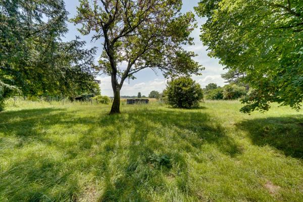 Saint-Paul (33390) Ensemble immobilier à rénover et réhabiliter avec dépendances, chais et cuvier sur parcelle de 3875m2