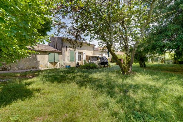 Saint-Paul (33390) Ensemble immobilier à rénover et réhabiliter avec dépendances, chais et cuvier sur parcelle de 3875m2