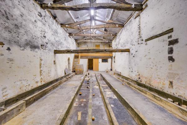 Saint-Paul (33390) Ensemble immobilier à rénover et réhabiliter avec dépendances, chais et cuvier sur parcelle de 3875m2