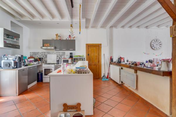 Saint-Paul (33390) Ensemble immobilier à rénover et réhabiliter avec dépendances, chais et cuvier sur parcelle de 3875m2