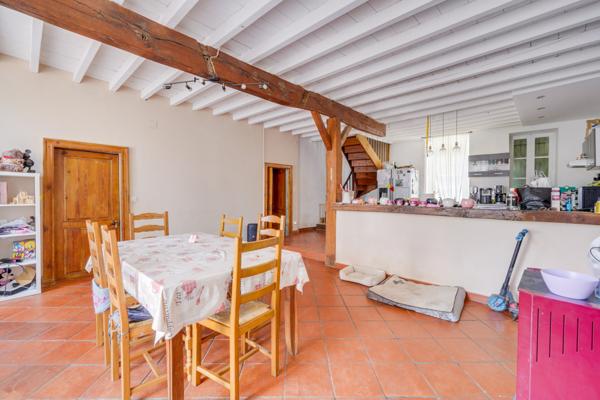 Saint-Paul (33390) Ensemble immobilier à rénover et réhabiliter avec dépendances, chais et cuvier sur parcelle de 3875m2